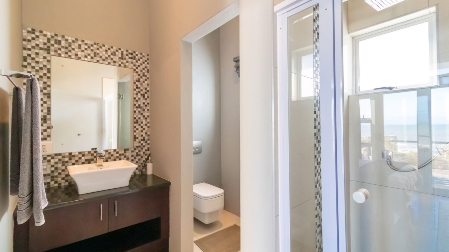 5 Bedroom Property for Sale in Gonubie Eastern Cape